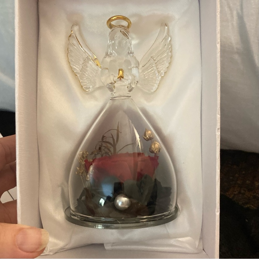 New Gmaophy Glass Angel Figurine with Red Rose. In beautiful gift box..
